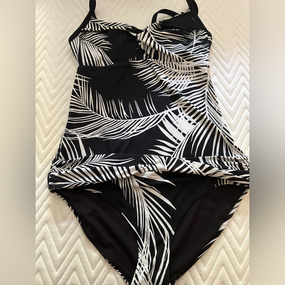 Athleta Tankini
2 pieces 
Different sizes